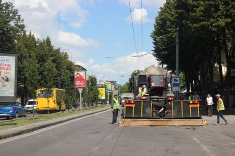 У Львові призупинили капітальні ремонти доріг