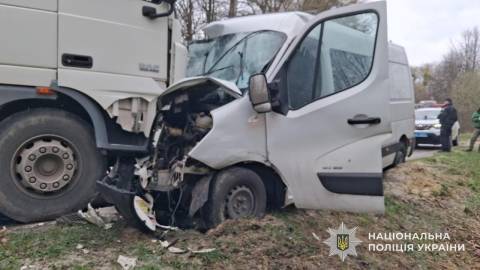 На трасі Ясенів – Золочів у ДТП постраждали троє пасажирів мікроавтобуса