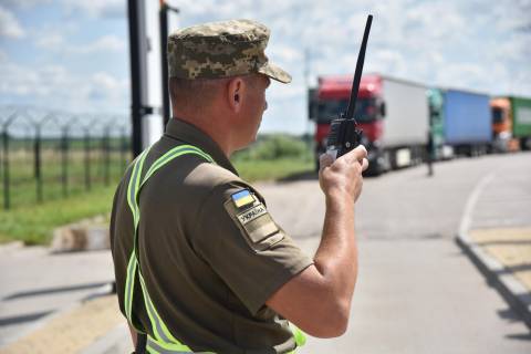 В Угриневі повністю призупинили оформлення авто