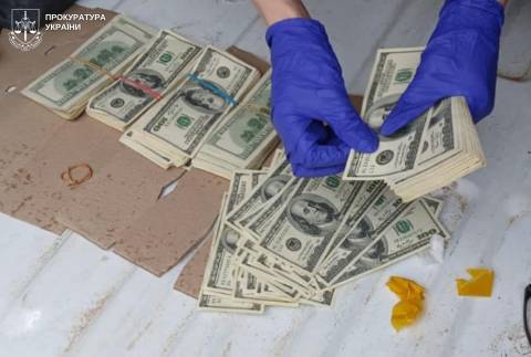 У Львові шахраї за допомогою фіктивного обмінника привласнили 50 тисяч доларів клієнта