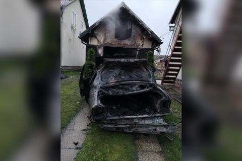 На Яворівщині згорів гараж з Renault