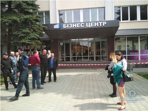 У приміщеннях трьох бізнес-центрів Львова вибухівки не виявили