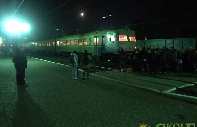 Пасажири заблокували потяг Мукачево-Львів в Сколе
