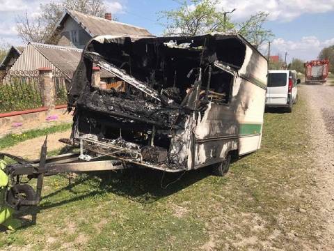 На Стрийщині чоловік намагався погасити пожежу у фургоні та отримав опіки