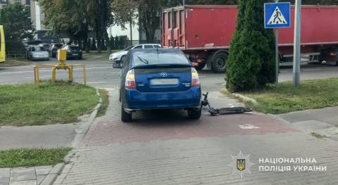 У Львові водій Toyota Prius збив дівчину на самокаті