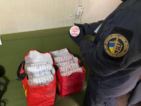 На кордоні з Польщею виявили контрабанду одягу та косметики на майже 250 тисяч гривень