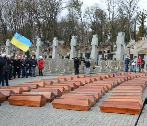 У Львові на Личакові захоронили 511 останків в’язнів пересильної тюрми №25