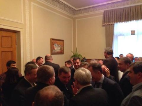 Опозиція заблокувала Рибака в його приймальні, проте Калетнік таки відкрив засідання (оновлено)