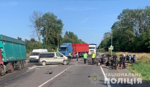 На трасі Львів-Тернопіль у потрійному ДТП загинули двоє людей