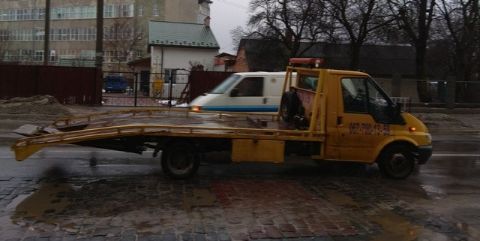 Садовий хоче купити нові евакуатори для львівських водіїв-порушників