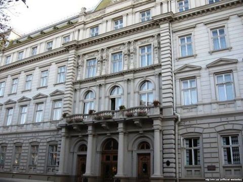 Антимонопольний комітет зобов'язав Львівську ОДА відмовитись від закупівлі зошитів з Євромайданом