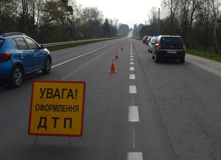 На трасі Львів – Краковець авто Opel Zafira збило пішохода