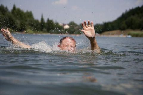 В озері на Перемишлянщині ледве не втопився юнак