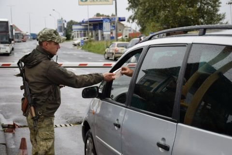 На кордоні з Польщею – черги на 9 автобусів та 20 пішоходів