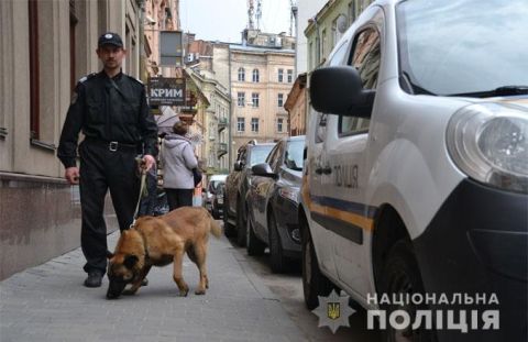 Поліцейські не виявили вибухівки у 5 замінованих готелях Львова