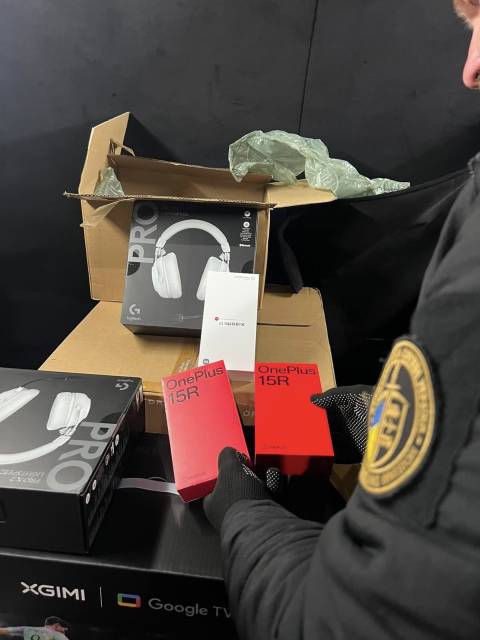 На кордоні з Польщею виявили контрабанду техніки, Apple та Xiaomi на понад мільйон гривень