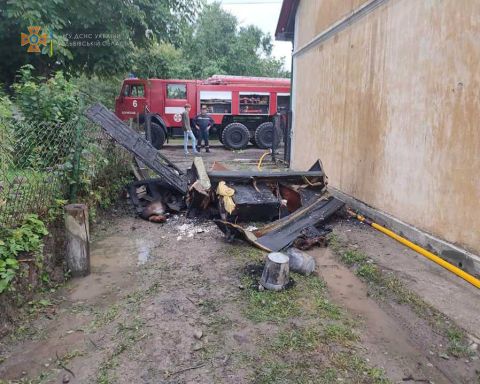 У Бориславі вогонь знищив дах житлового будинку