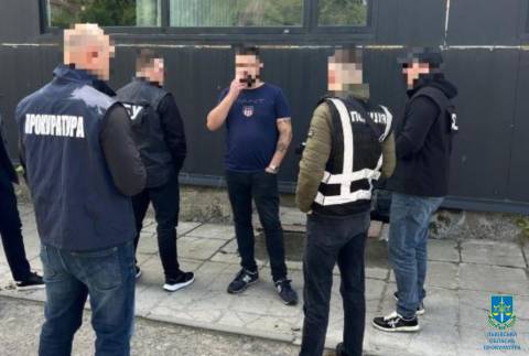 Львів'янина викрили на хабарі у 16 тисяч доларів за спробу переправити ухилянта за кордон