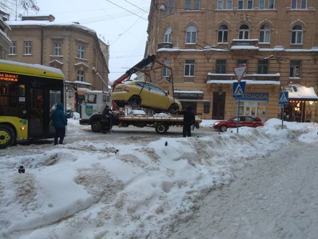 У Львові змінили рух чотирьох тролейбусів через припарковані авто