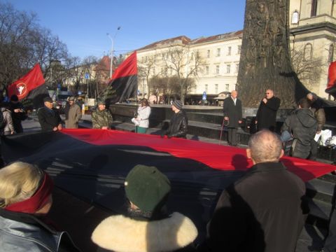 Громадські активісти Львова закликають змінити прапор ЗСУ