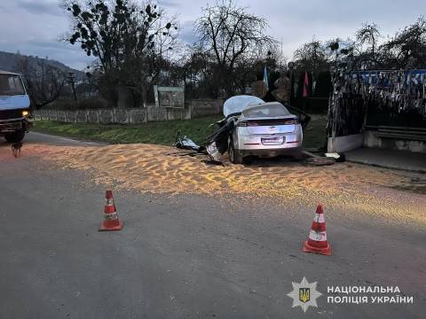 На Львівщині у ДТП з вантажівкою загинув водій легковика