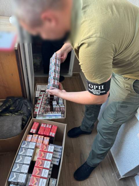 У Львові викрили підпільний цех з виготовлення цигарок