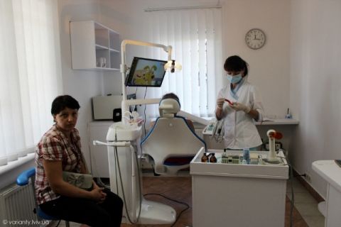 У двох комунальних стоматологіях Львова працівникам урізали зарплату