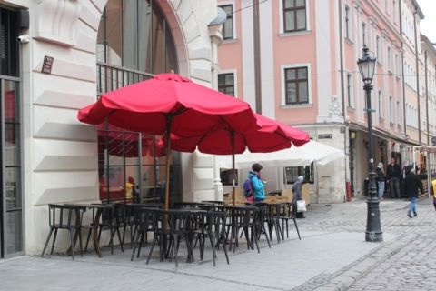 У Львові оштрафували 13 власників літніх майданчиків