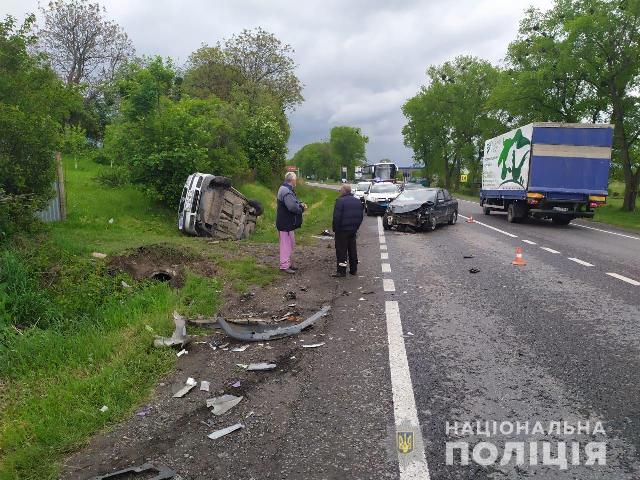 У потрійній ДТП поблизу Львова травмувались четверо осіб