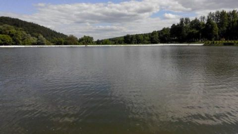 В озері на Львівщині рятувальники шукають утопленика