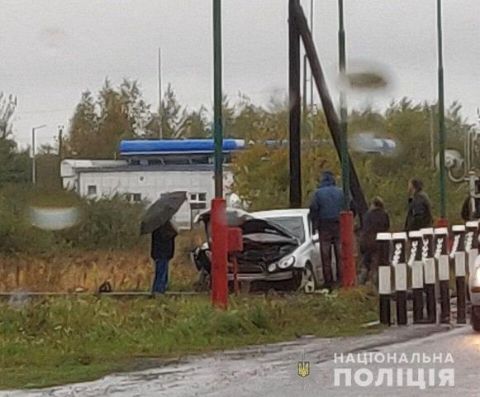 На Сокальщині на залізничному переїзді п'яний водій врізався у поїзд