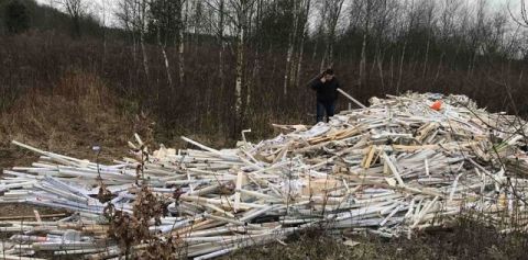 Поблизу Львова виявили незаконне звалище люмінісцентних ламп