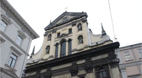 У Львові відреставрують західний фасад костелу Петра і Павла