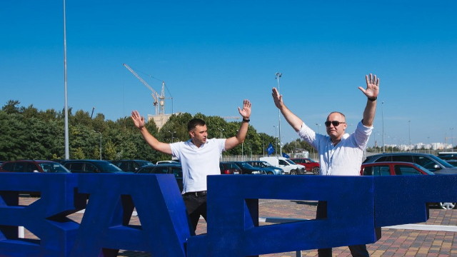 Олег Винник веде вовчиць Зінкевича до Львівської облради