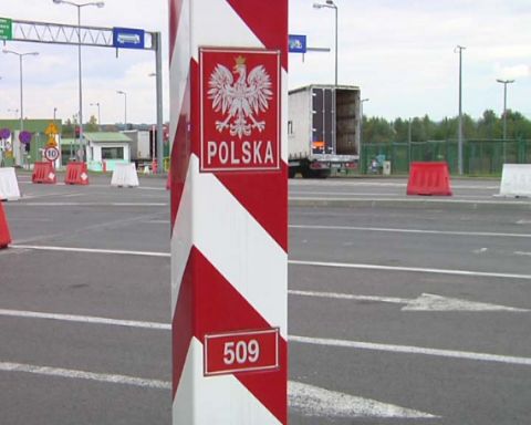 На кордоні з Польщею – черги на 610 автівок