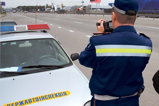 В Україні опубліковано закони щодо притягнення водіїв до відповідальності на підставі відео- та фотофіксації