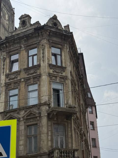 Суд зобов'язав власника квартири відновити демонтовані стіни у пам’ятці архітектури на Богдана Хмельницького
