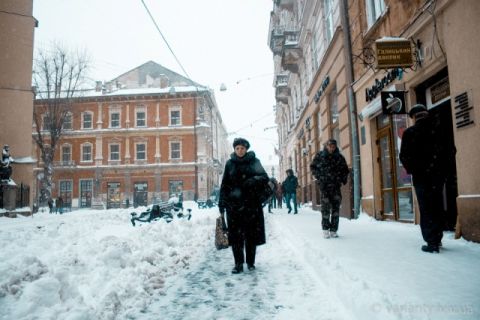 На Львівщині прогнозують сніг та ожеледицю на дорогах