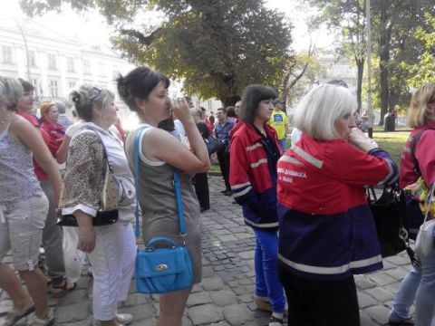 Медикам львівської швидкої зрізали заробітну плату