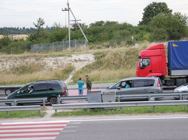 На кордоні з Польщею – черги на 550 вантажівок