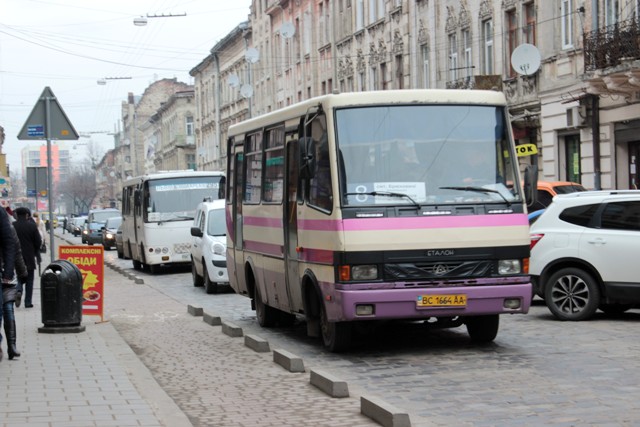 Синютка попросив Садового визначити кінцеві зупинки приміських маршруток