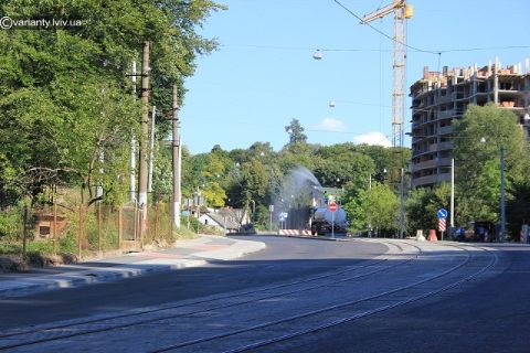 Хулігани зіпсували дві зупинки трамваю на Сихів