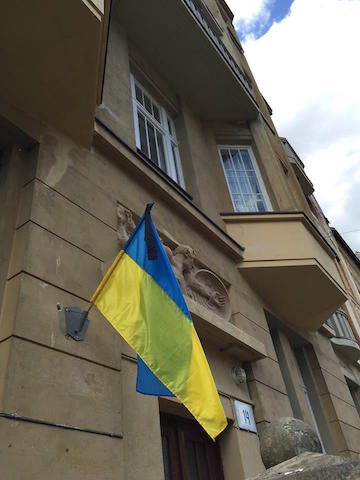 У Львові 9 травня вивішено Державні прапори з траурною стрічкою