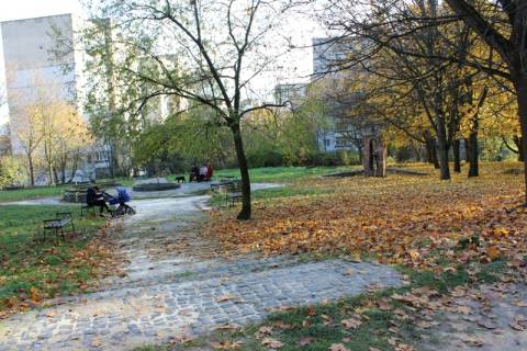 головна алея парку