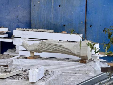 Російські безпілотники зруйнували скульптурну майстерню у Львові