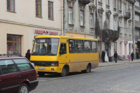 Львівські школярі платитимуть півціни за проїзд у маршрутках