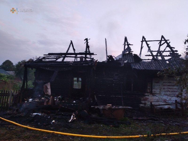 На Самбірщині через пожежу власник будинку з опіками потрапив до лікарні