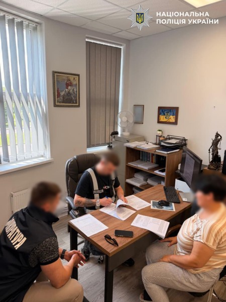 Двоє працівниць Держгеокадастру дозволили незаконно приватизувати лісову ділянку у Східниці