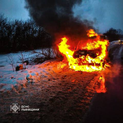 На Дрогобиччині під час руху згорів мікроавтобус