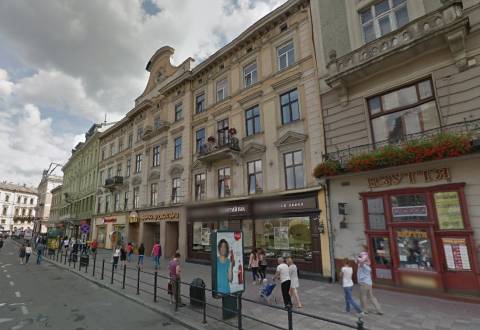 Приватна фірма захопила комунальні приміщення у будинку на площі Міцкевича